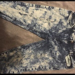 Ripped jean Capris